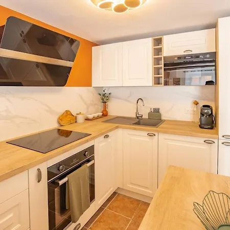 Center Air-conditioned Parking *